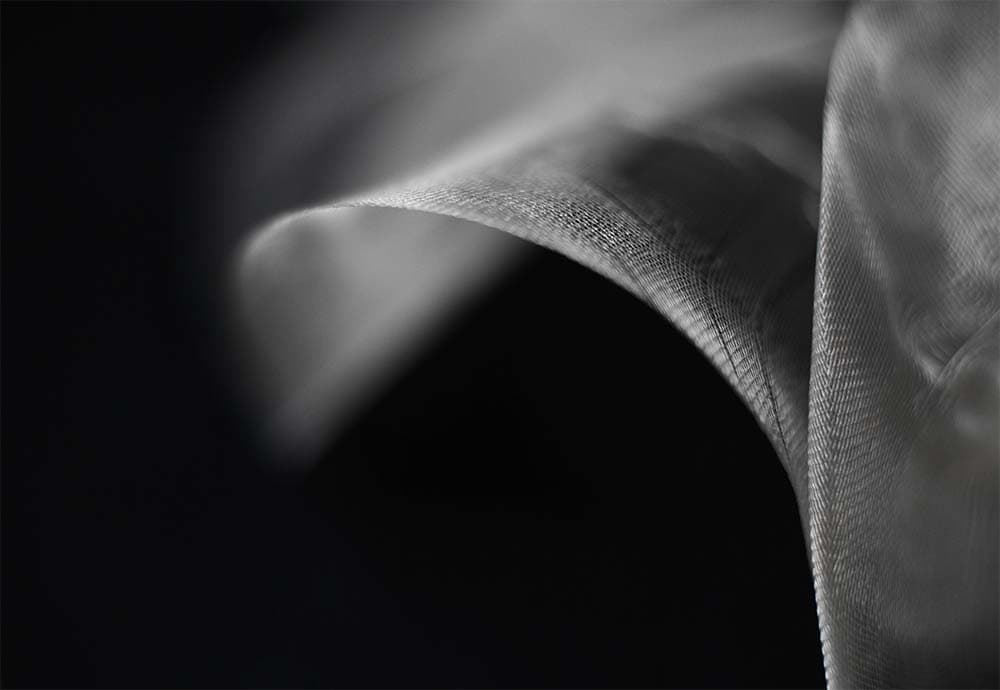 a closeup to the fine edge made with silk pleat